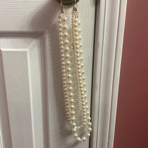 Faux 3 string pearl necklace